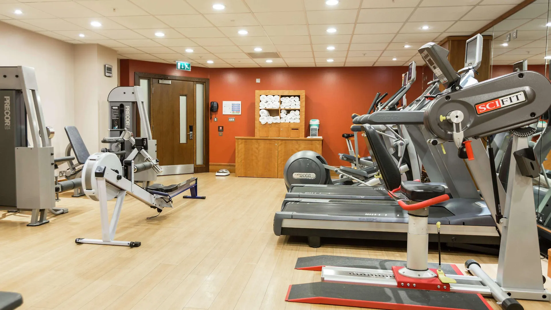 Hilton London Canary Wharf 4*,  Regno Unito
