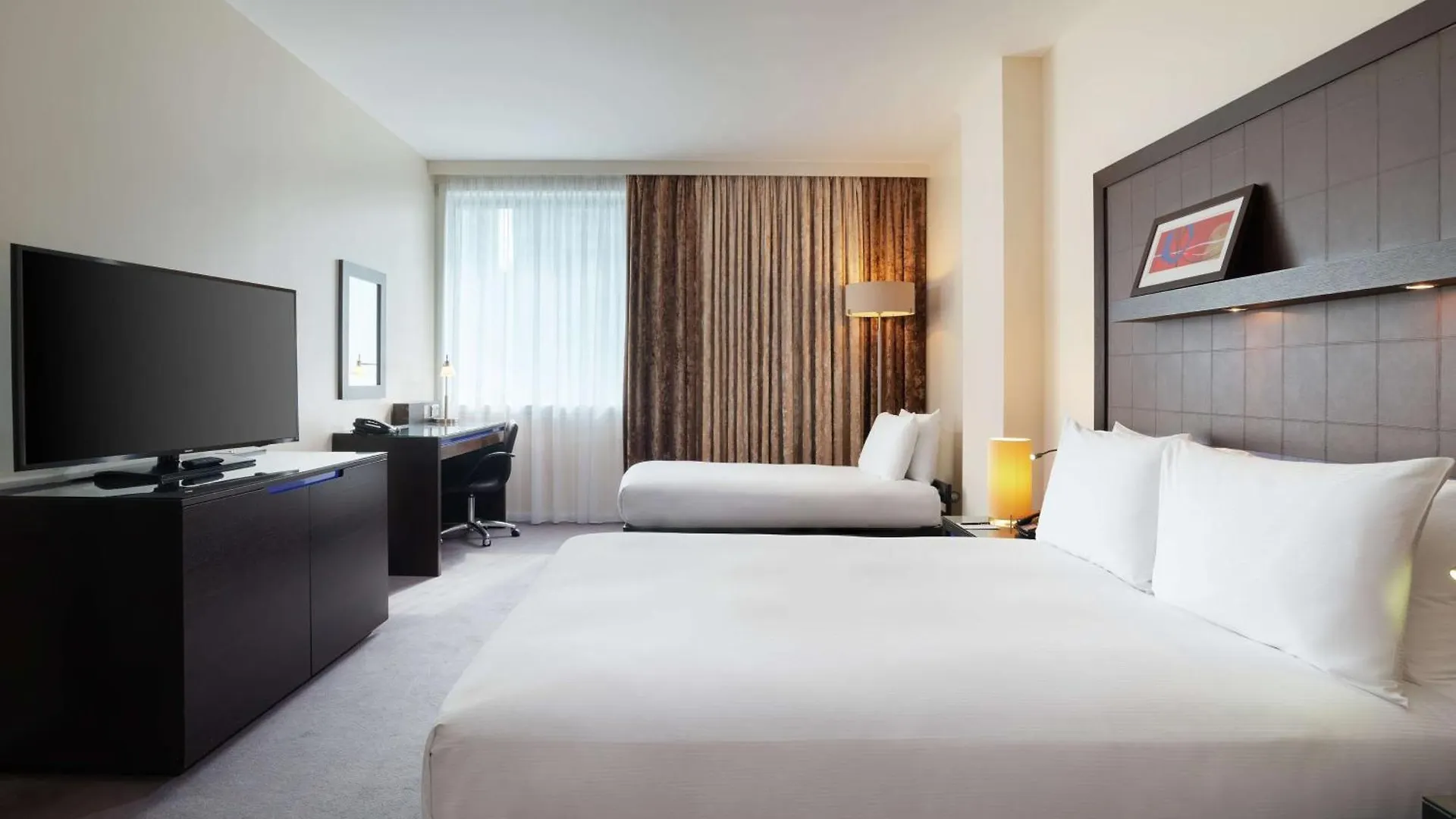Hilton London Canary Wharf 4*,  Regno Unito