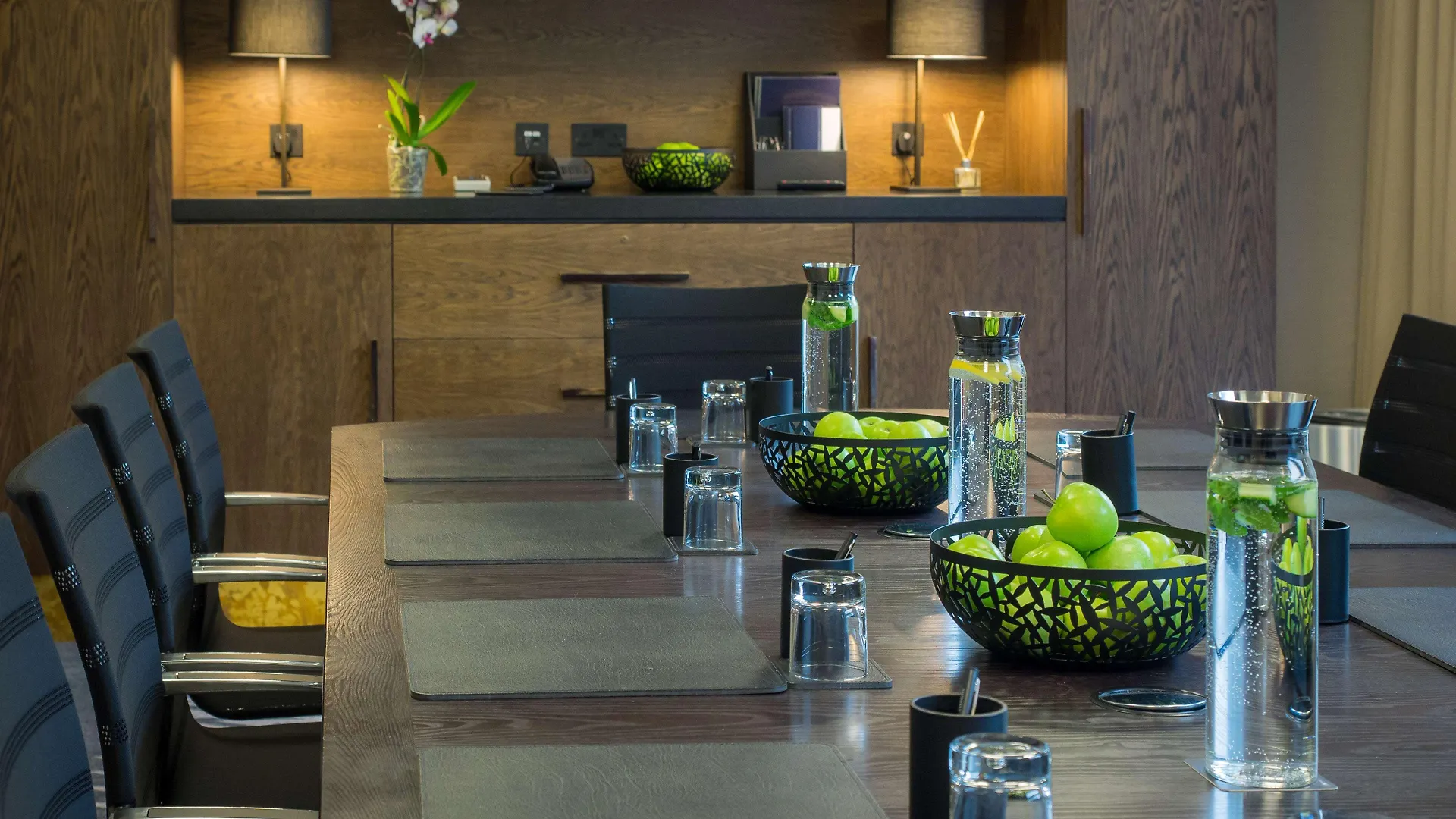 Hilton London Canary Wharf 4*,  United Kingdom